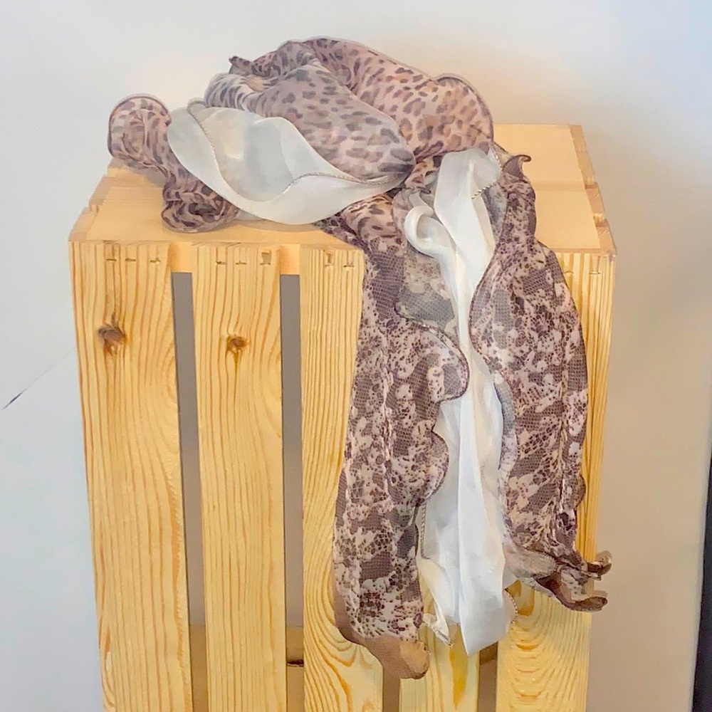Leopard Scarf - Picture 2 of 4